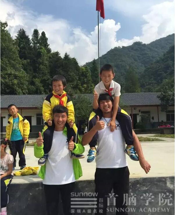 首脑神农官封小学助学