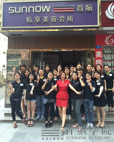 深圳美容学校学员参观美容会所交流学习