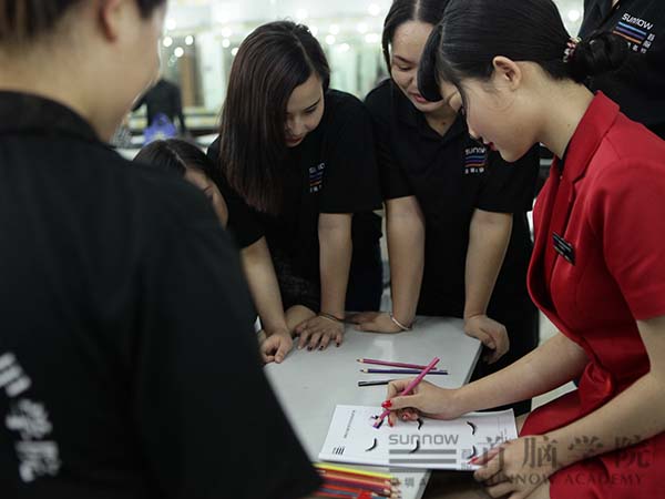 深圳大浪首脑化妆学校